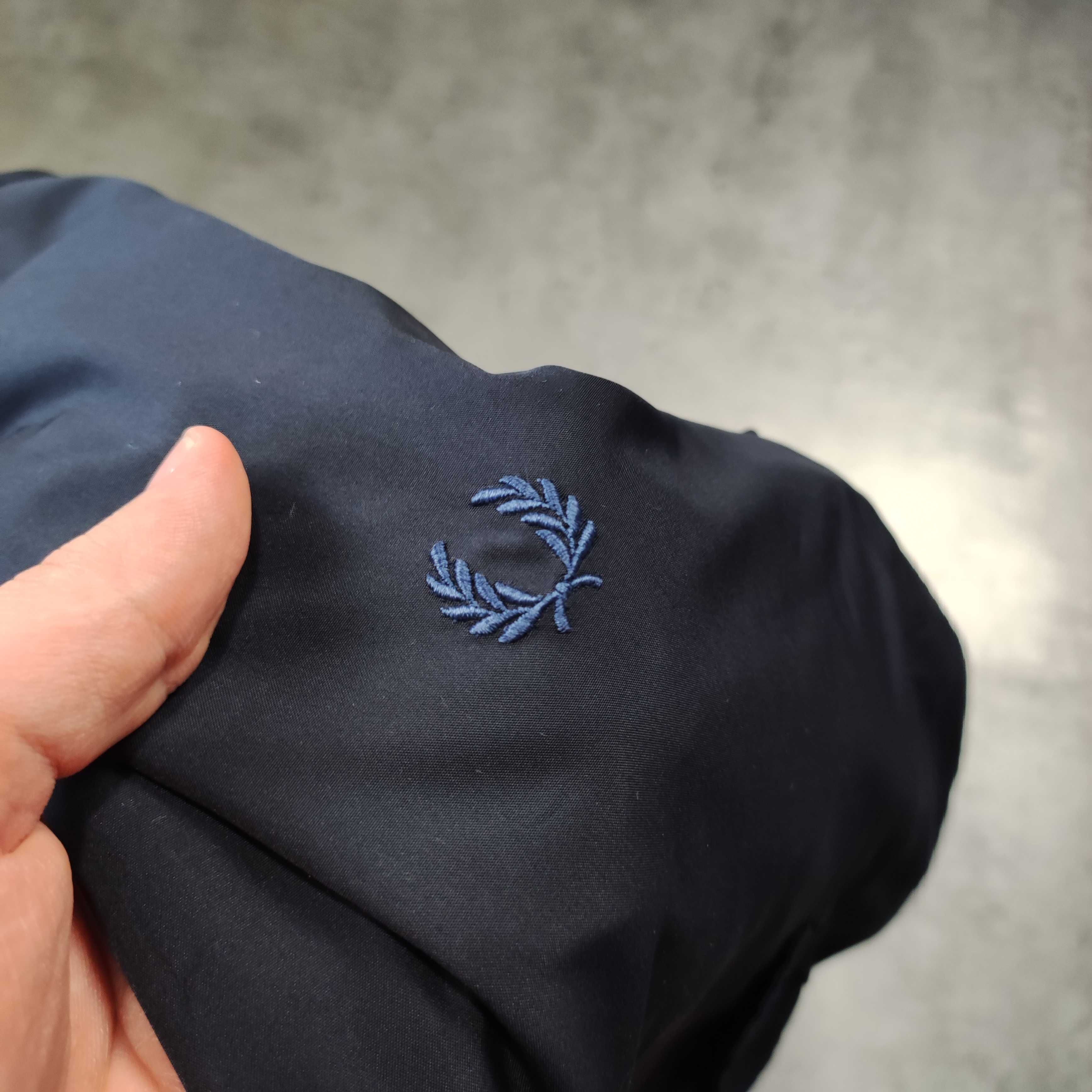 MĘSKA PREMIUM Kurtka Lekka Wiatrówka Granatowa Casuals Fred Perry Logo