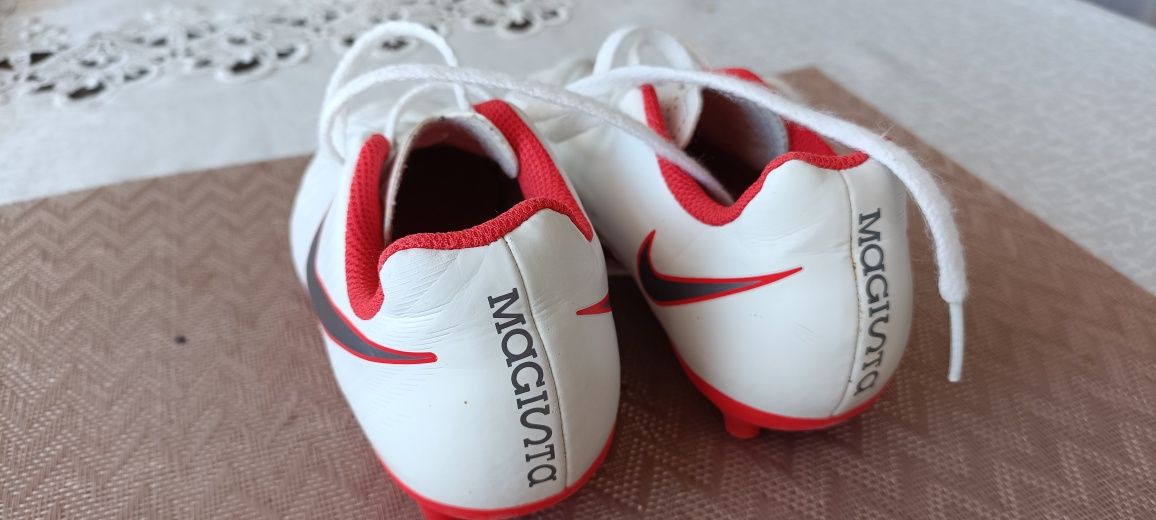 Buty piłkarskie Nike rozmiar 28