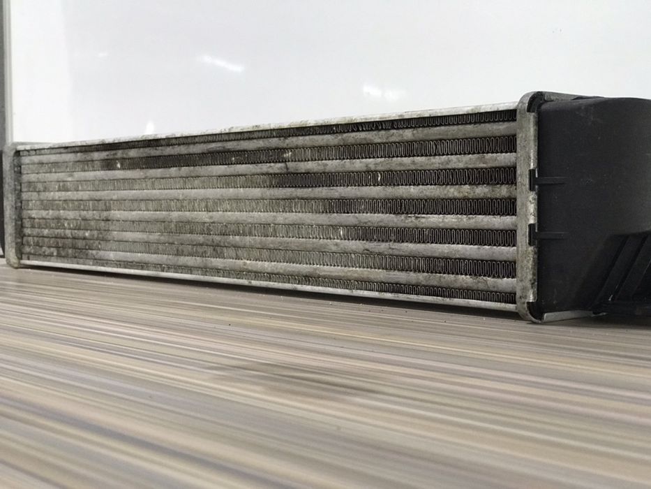 Интеркулер на БМВ Е39 М57 М47 520d 525d 530d е39 Інтеркулер Радіатор