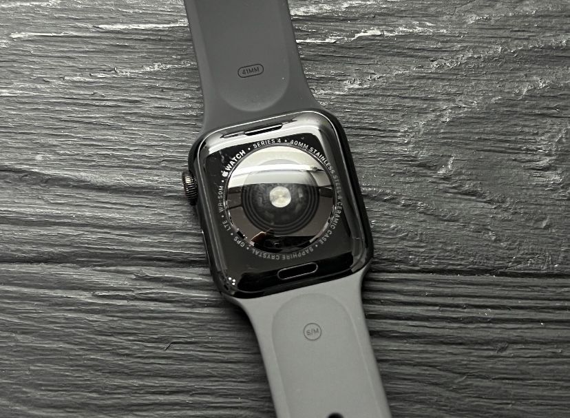 Apple Watch 4 - 40mm как новые