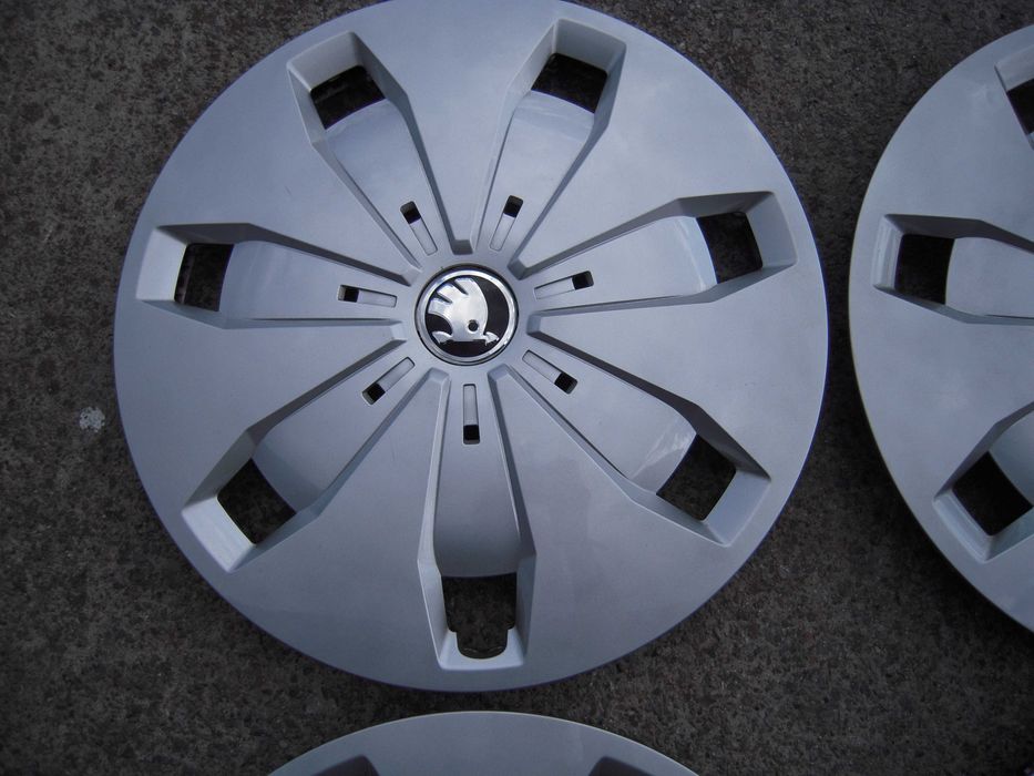 Kołpaki z logo SKODA 16 cali Fabia Karoq Octavia Superb Yeti 4 szt