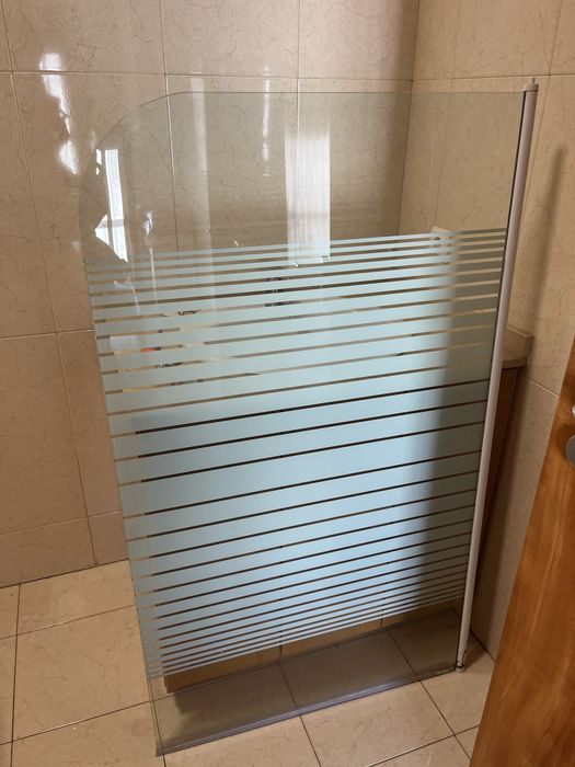 Resguardo de banheira em vidro