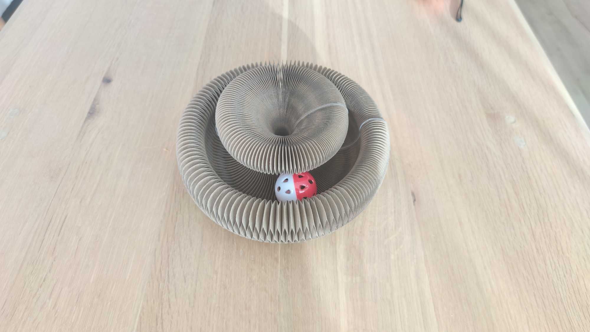 Brinquedo gatos com Bola
