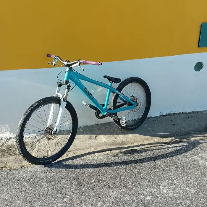 Vendo dirt jump em bom estado