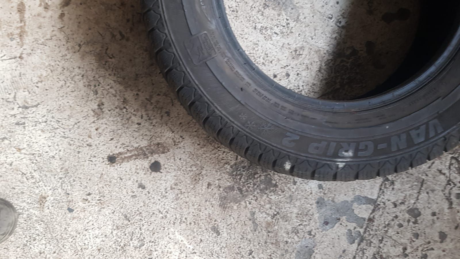 Opona zimowa 215 65 r16c semperit van grip 2