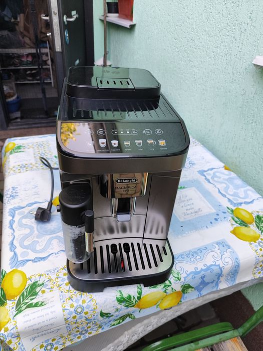 Кофемашина,кофеварка Delonghi Magnifica EVO 2022год