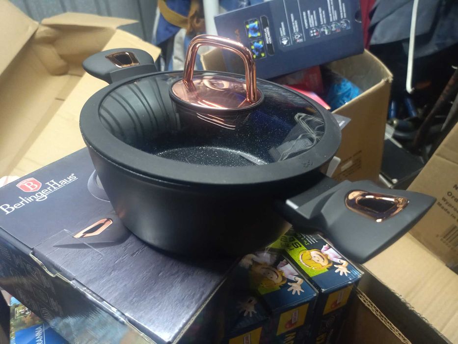 nowy garnek z pokrywka BERILNER