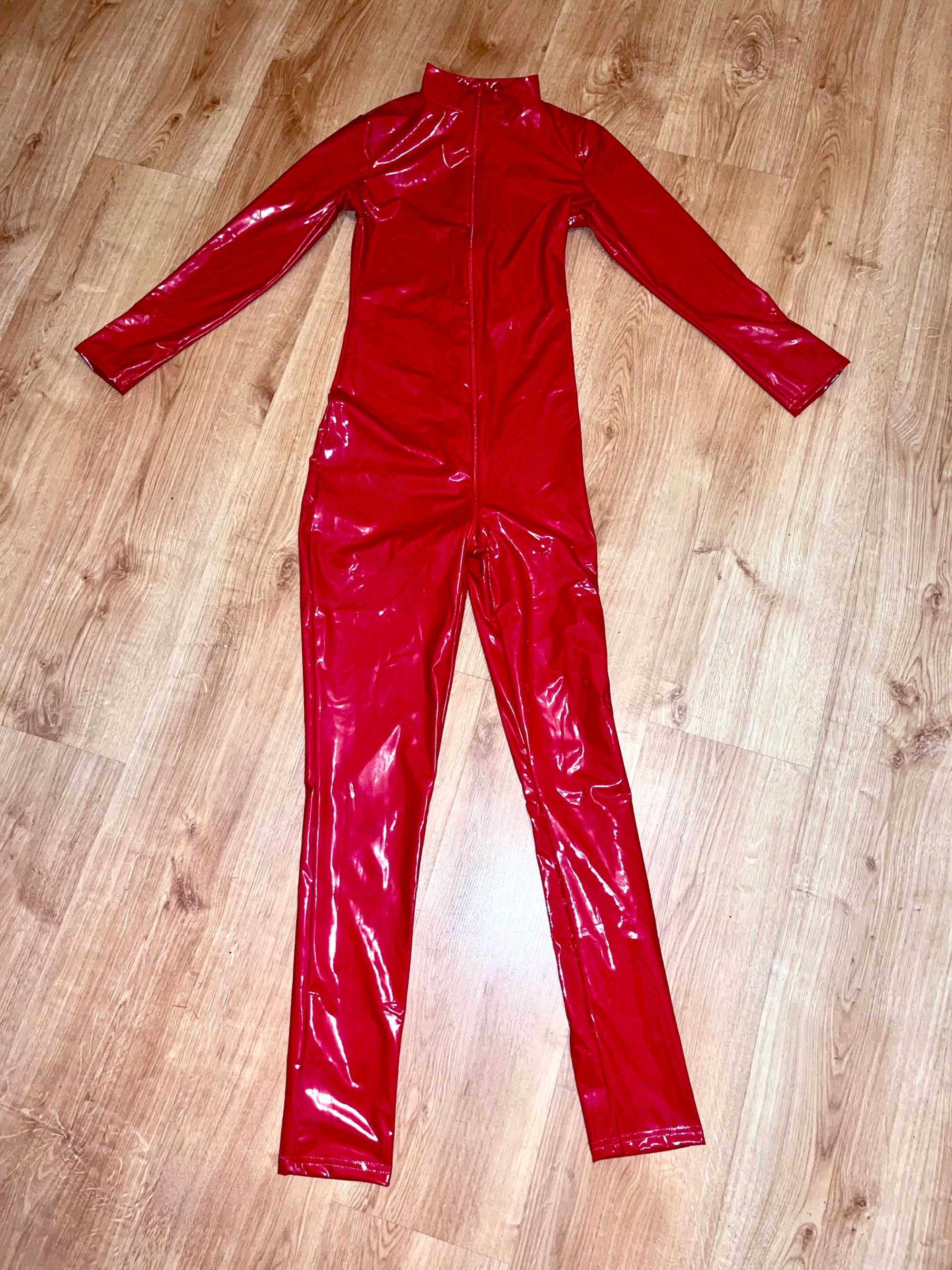 884/ Czerwony czerwień pvc świecący kombinezon S/M catsuit
