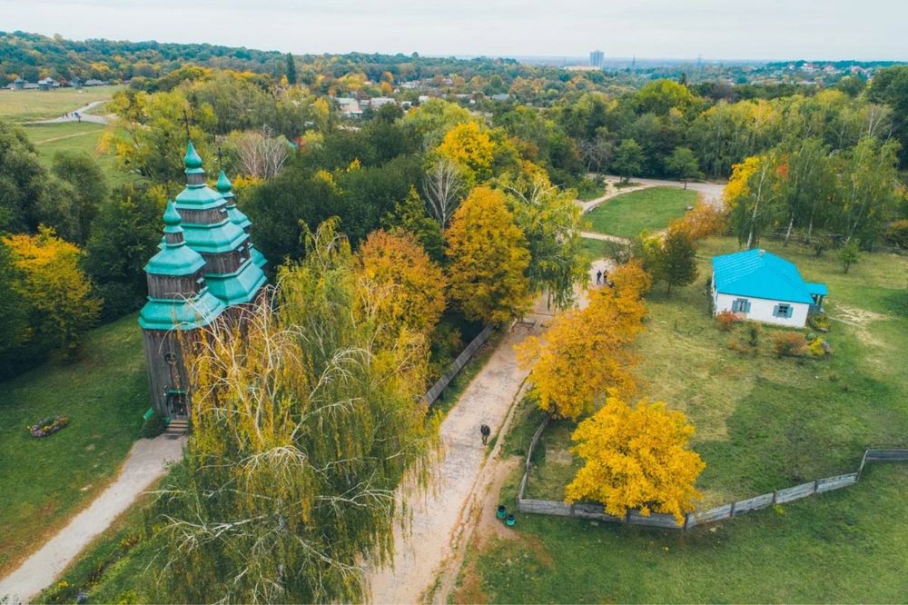 Земельный участок возле музея Пирогово