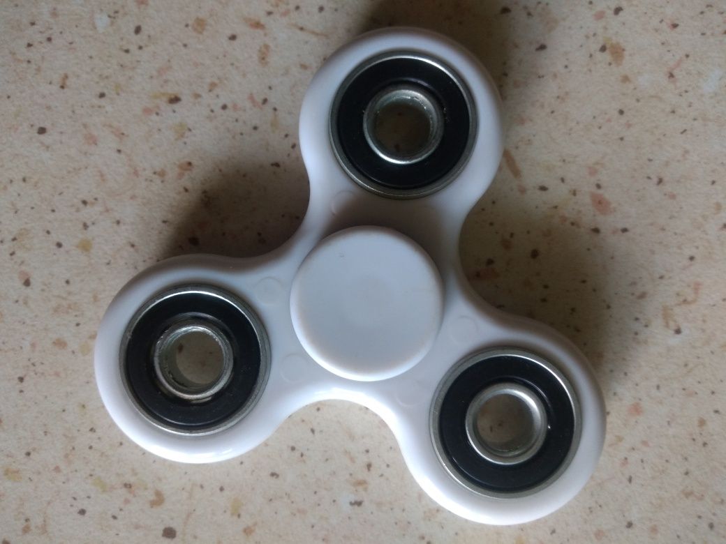 W Zestawie 6 Sztuk Fidget Spinnery.