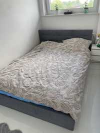 Szare łózko sypialniane 140x200 obicie materiałowe