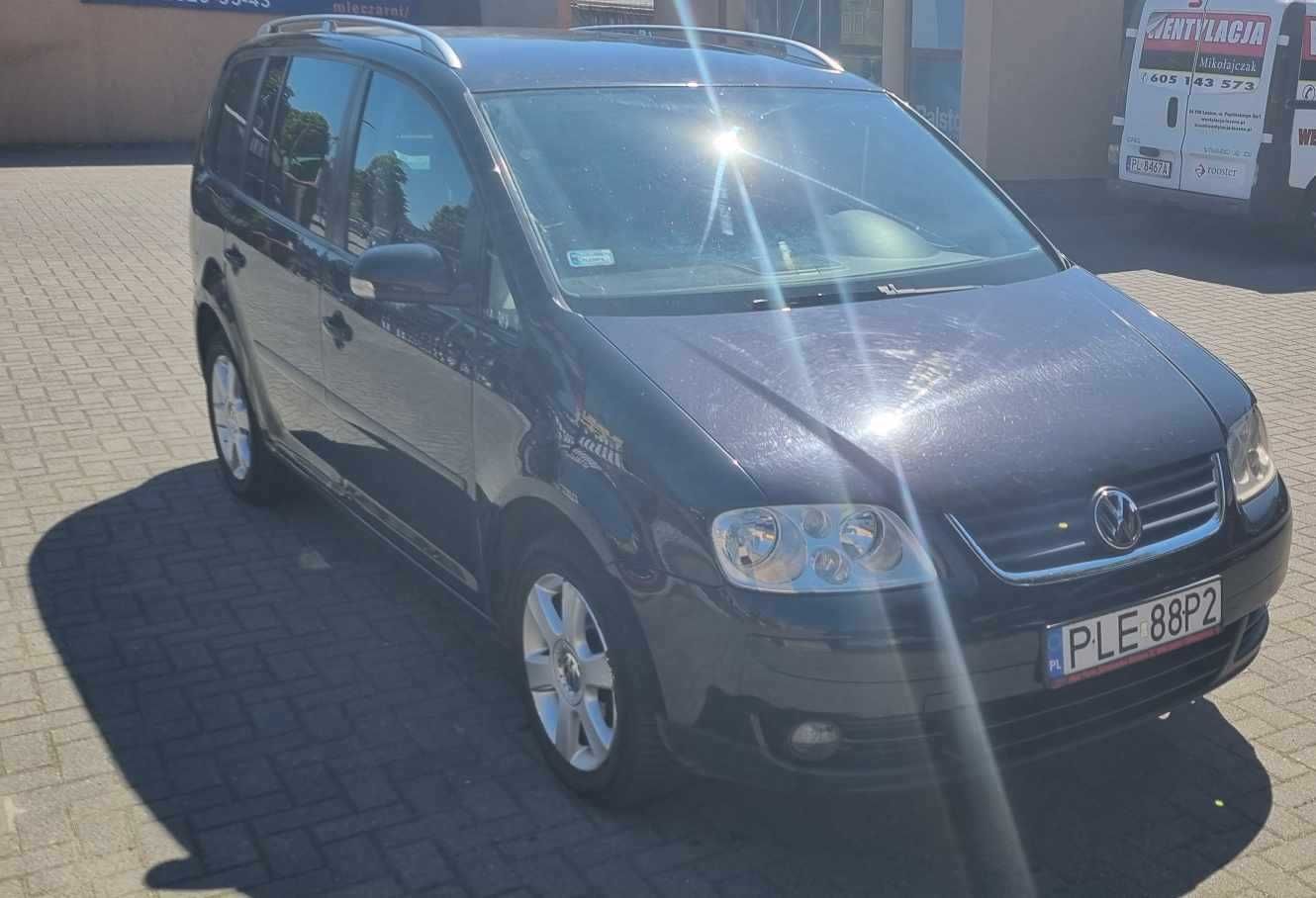 VW Touran 1,6 FSI HIGHLINE - faktura vat 23%