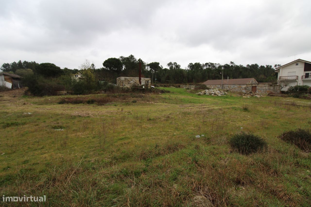Terreno na Estrada Nacional