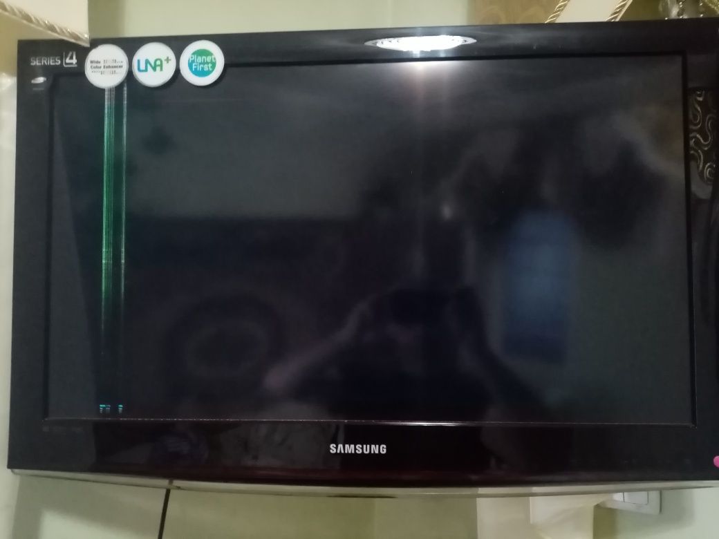 Телевізор Samsung 4 Series 32 дюйма