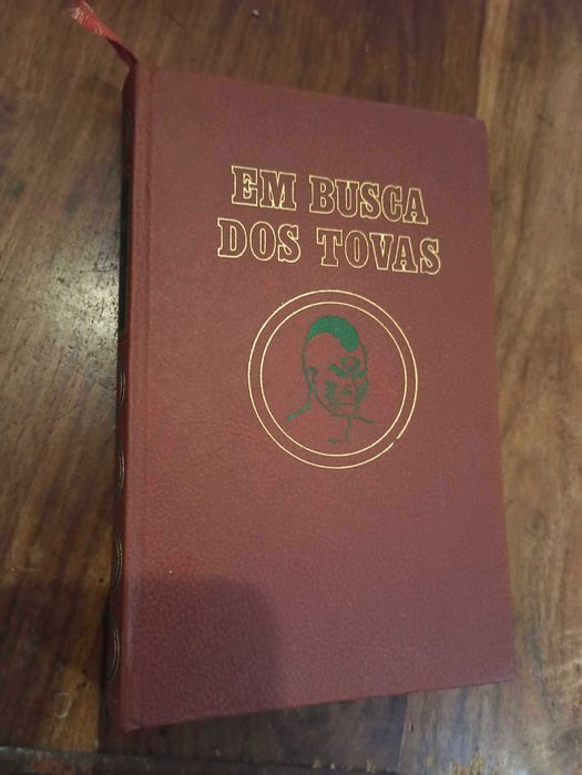 Livro em Busca dos Tovas