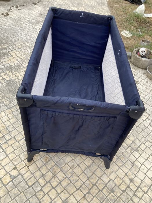 Cama de viagem em bom  estado