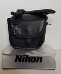 Pokrowiec firmy Nikon na aparat foto i obiektyw