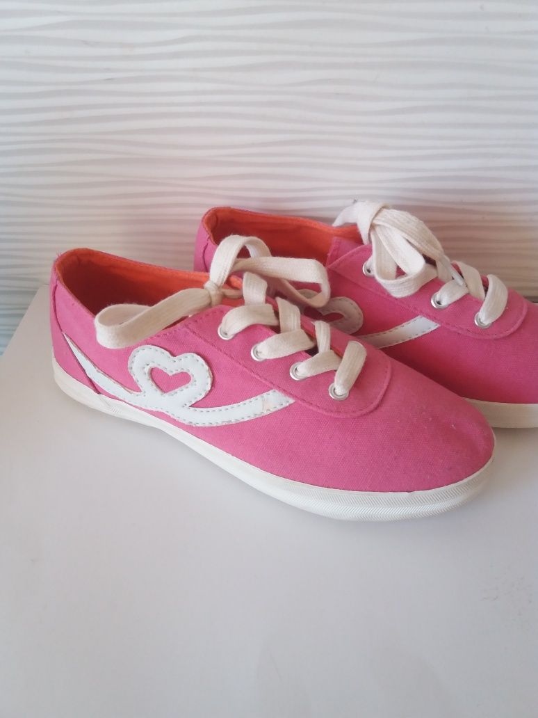 Tenisówki buty dla dziewczynki rozm. 32,  wkładka 20cm.