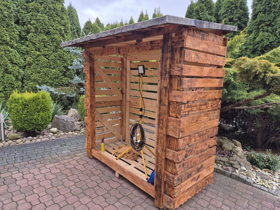 Drewutnia na drewno do kominka