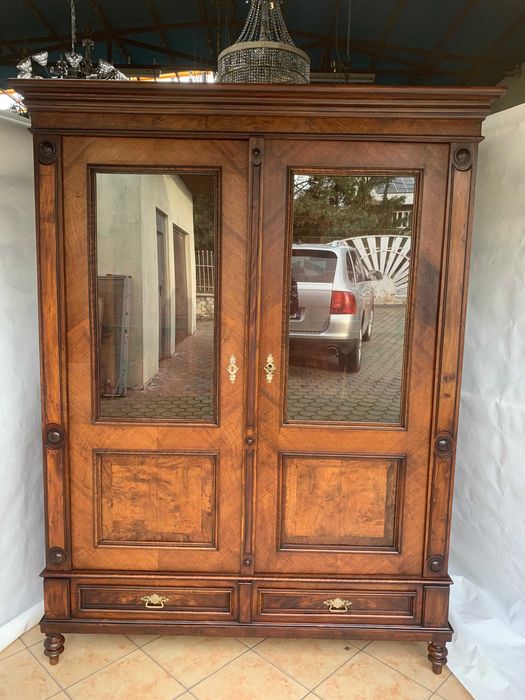 Kredens - Wtryna orzechowa z XIX wieku