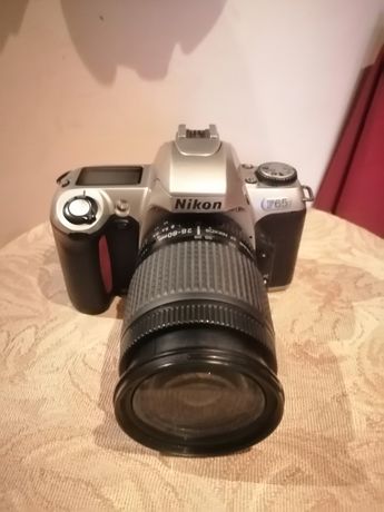 Nikon F65 com objectiva