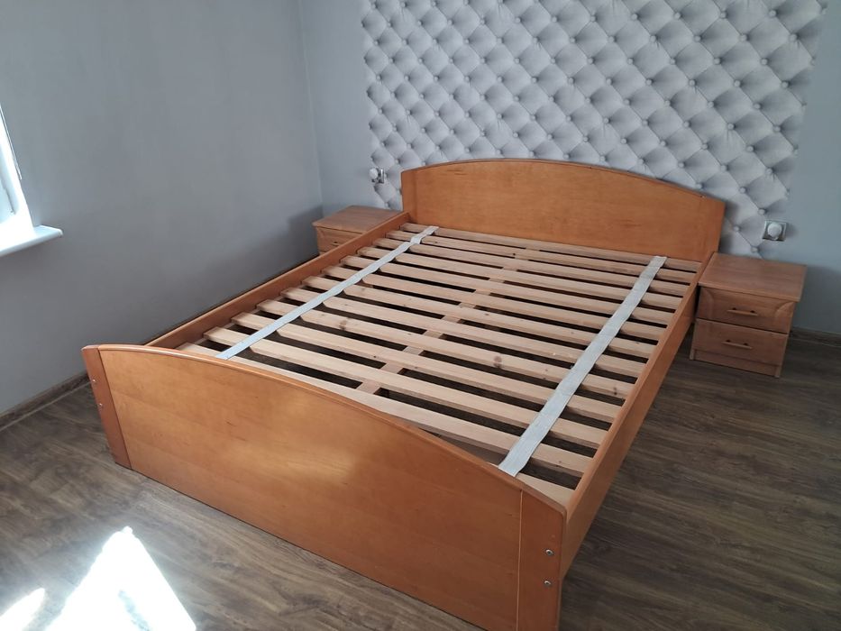 Łóżko sypialniane dwie szafki nocne i komoda