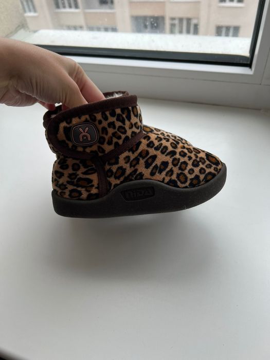 Уги на дівчинку (Нові)