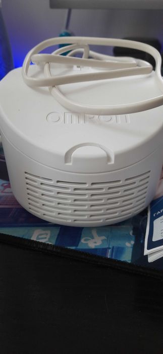 Продам Інгалятор компресорний Omron (Омрон) модель С101 ESSENTIAL