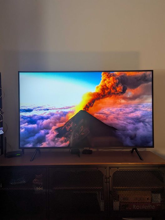 Телевізор Samsung UE55RU7172U - UHD 4K, 55 дюймів