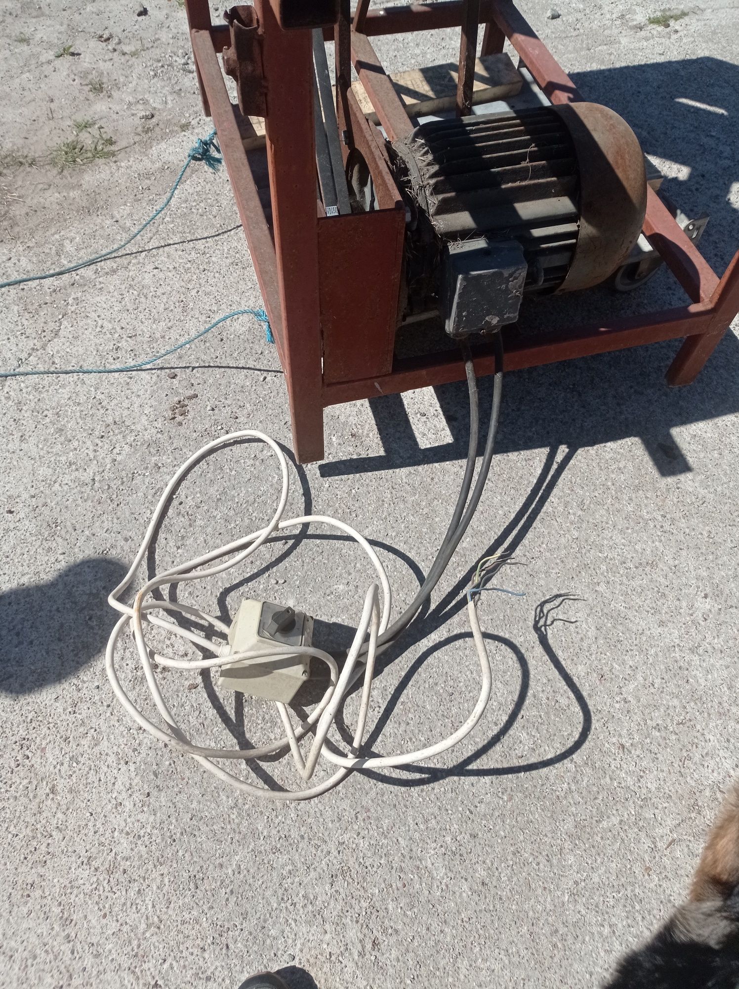 Krajzega Trajzega 5,6 KW masywna bdb podnoszony stół