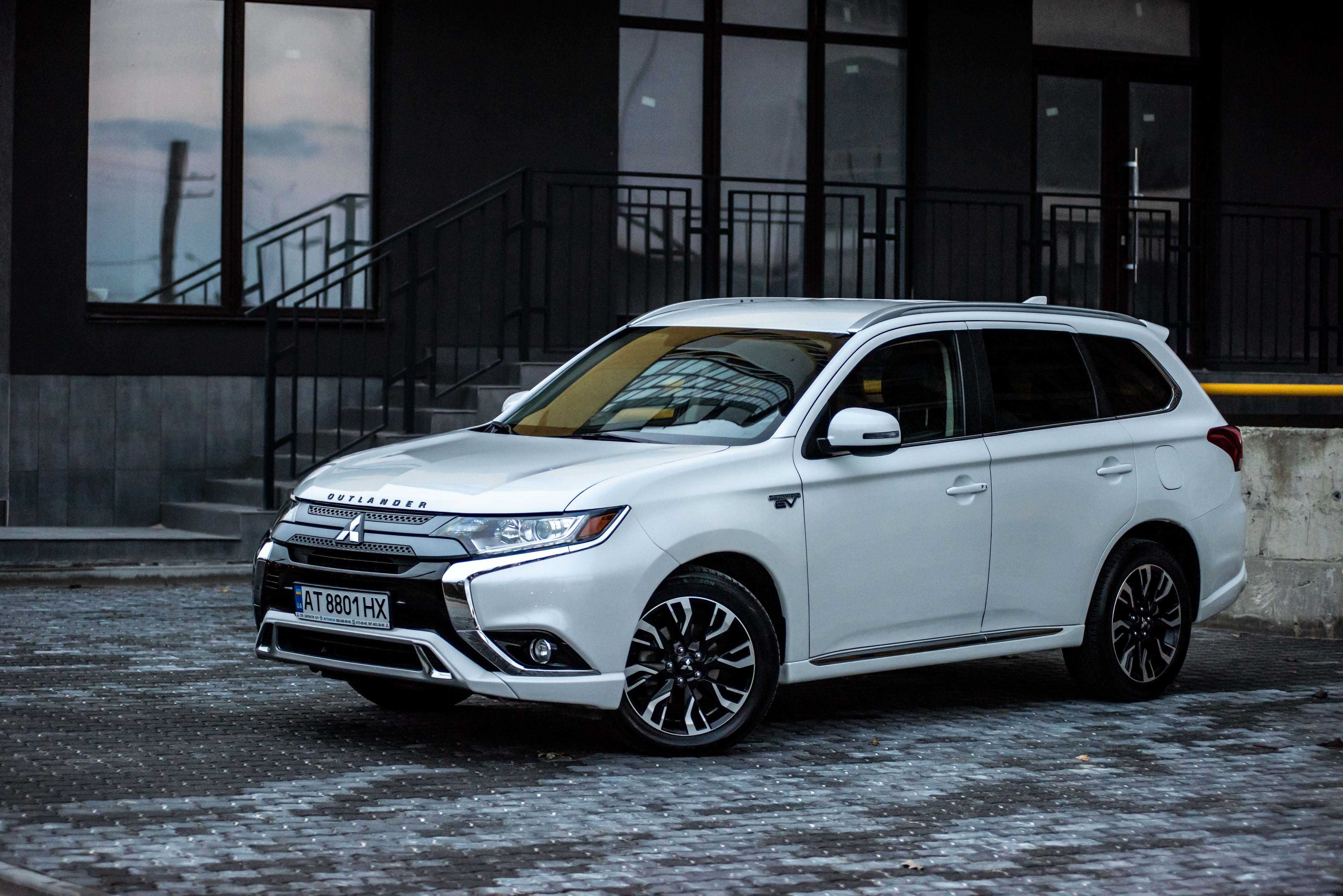 Mitsubishi Outlander 2018 PHEV 2.0i AT (221 к.с.) Hybrid 4WD