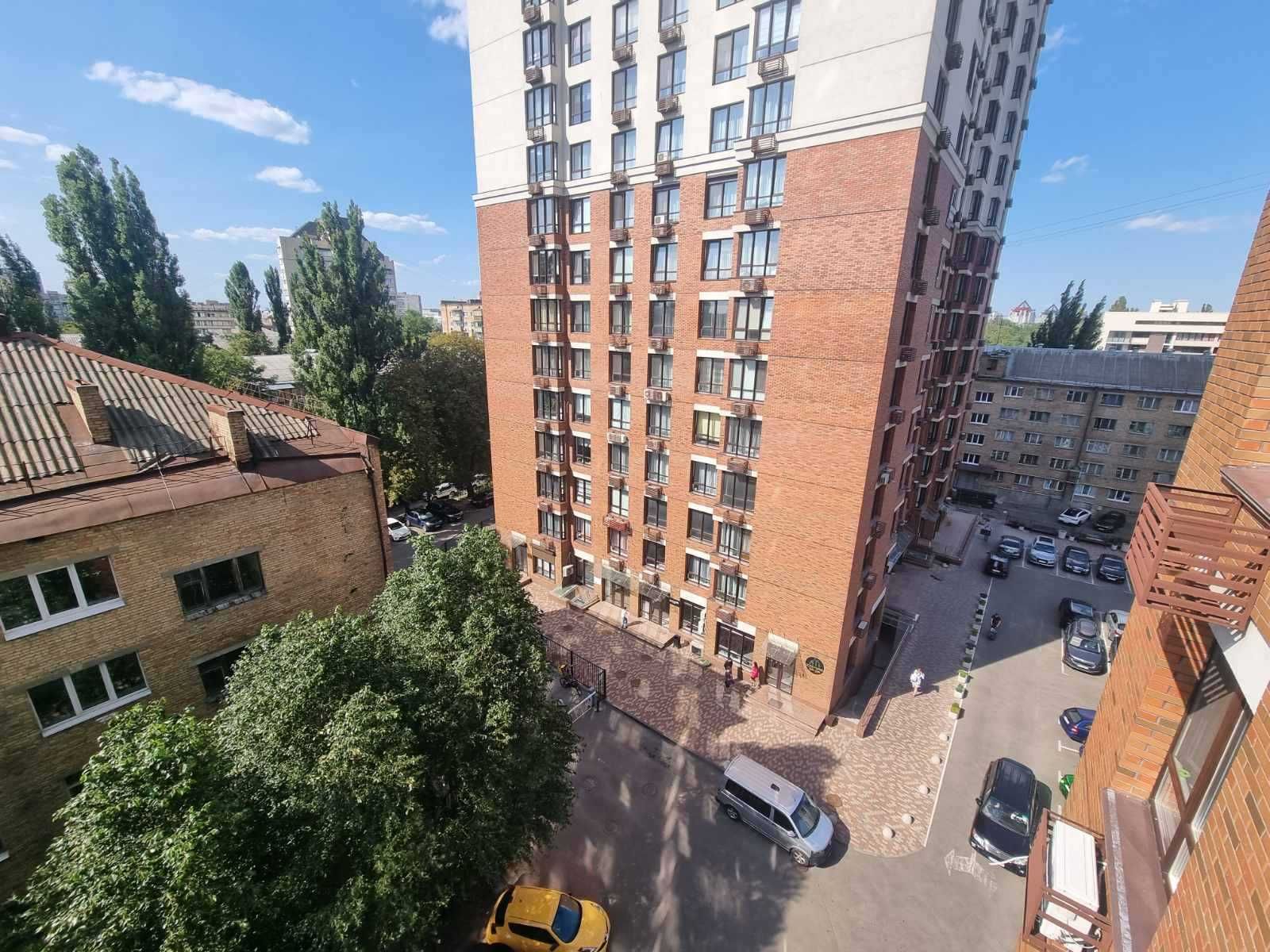 без комісії продам 2 кім кв. вул. Солом"янська 20 а