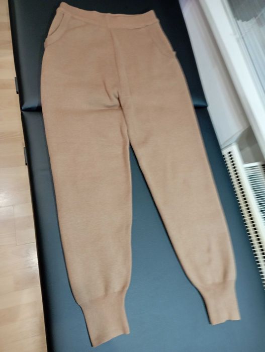 продам женский спортивно- прогулочный костюм