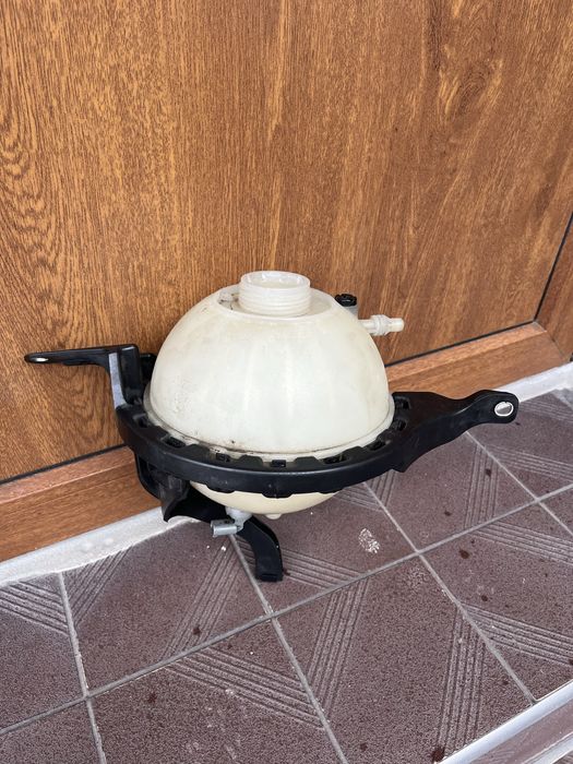 Розширювальний бачок bmw f10,f11 з датчиком (бачек,бмв, расширительный