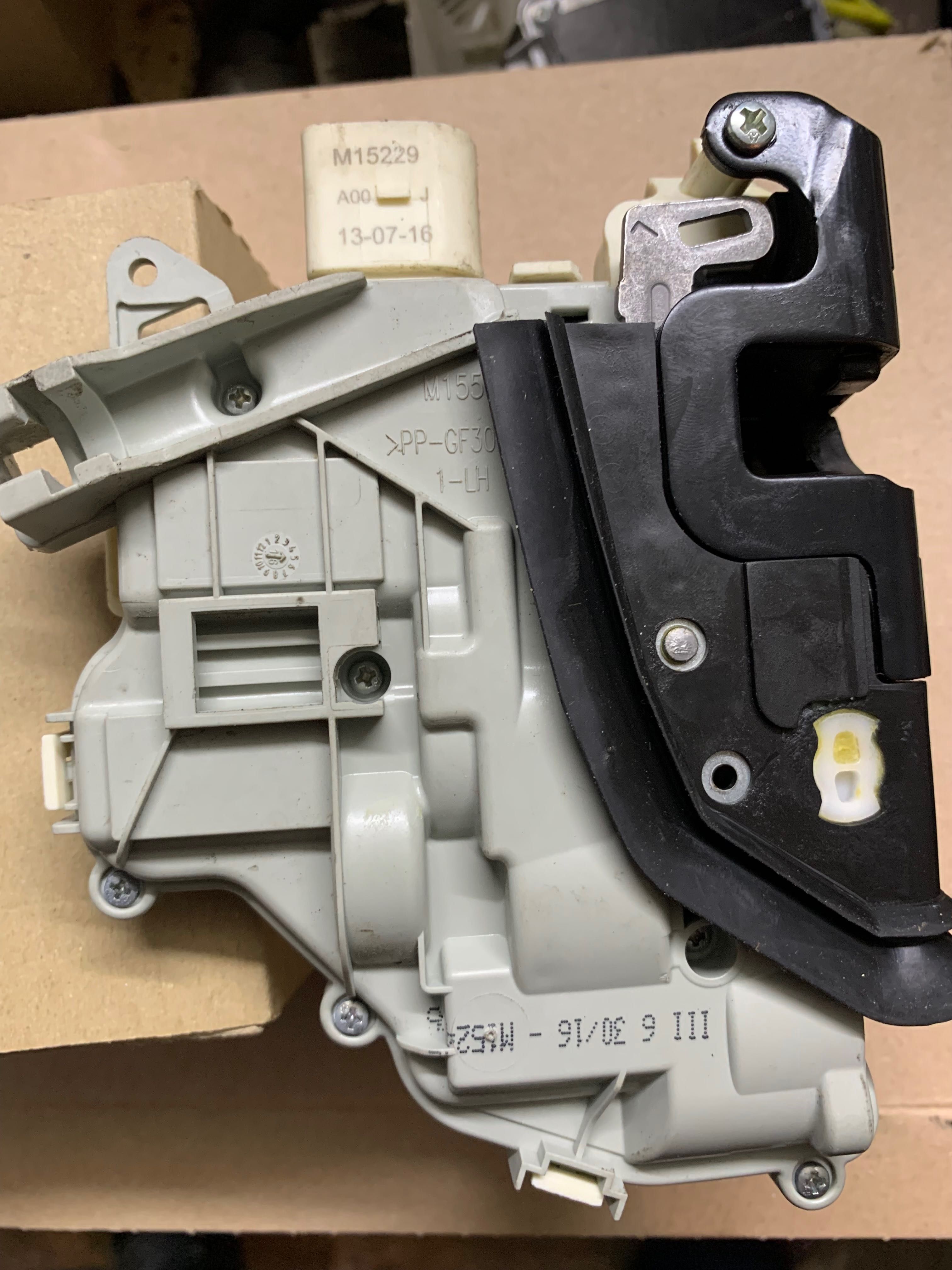 4G0839015C VAG
Замок двери задний левый  A3 , Q3 8u, Q7 4m, vw touareg