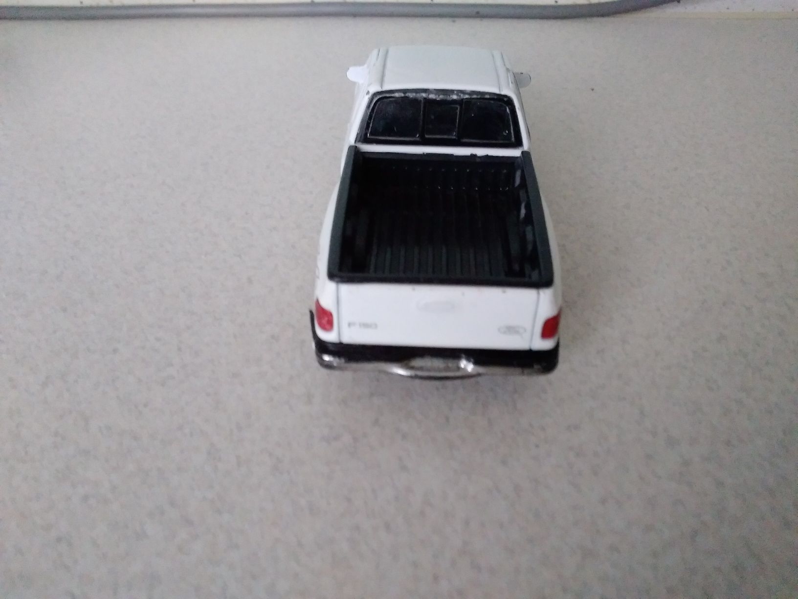 Модель авто Ford F-150. Масштаб 1/32.