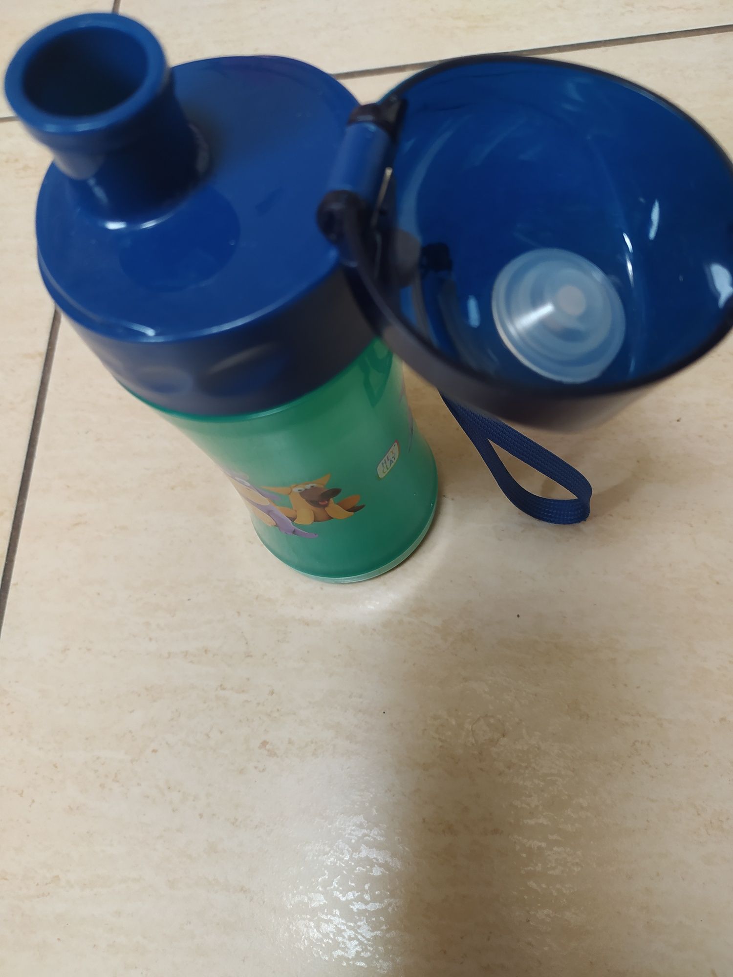 Bidon z motywem pluszaków z Netto