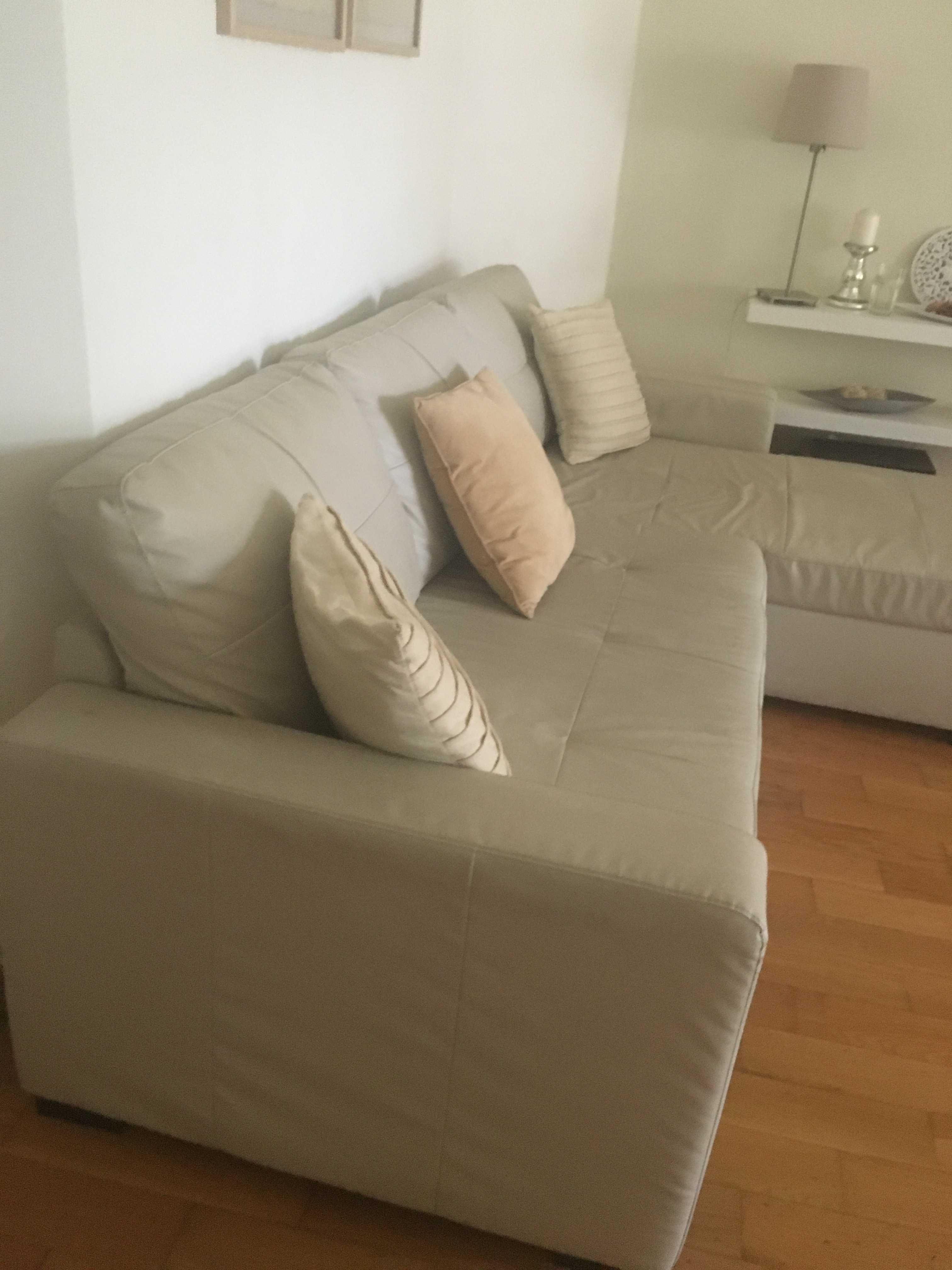 Sofá - Chaise longue reversível de pele sintética com cama