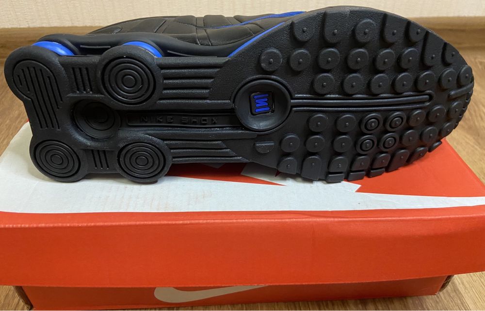 Nike Shox R4 кросівки + брендові шкарпетки Nike  у подарунок