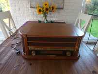Gramofon, odtwarzacz, radio w stylu retro
