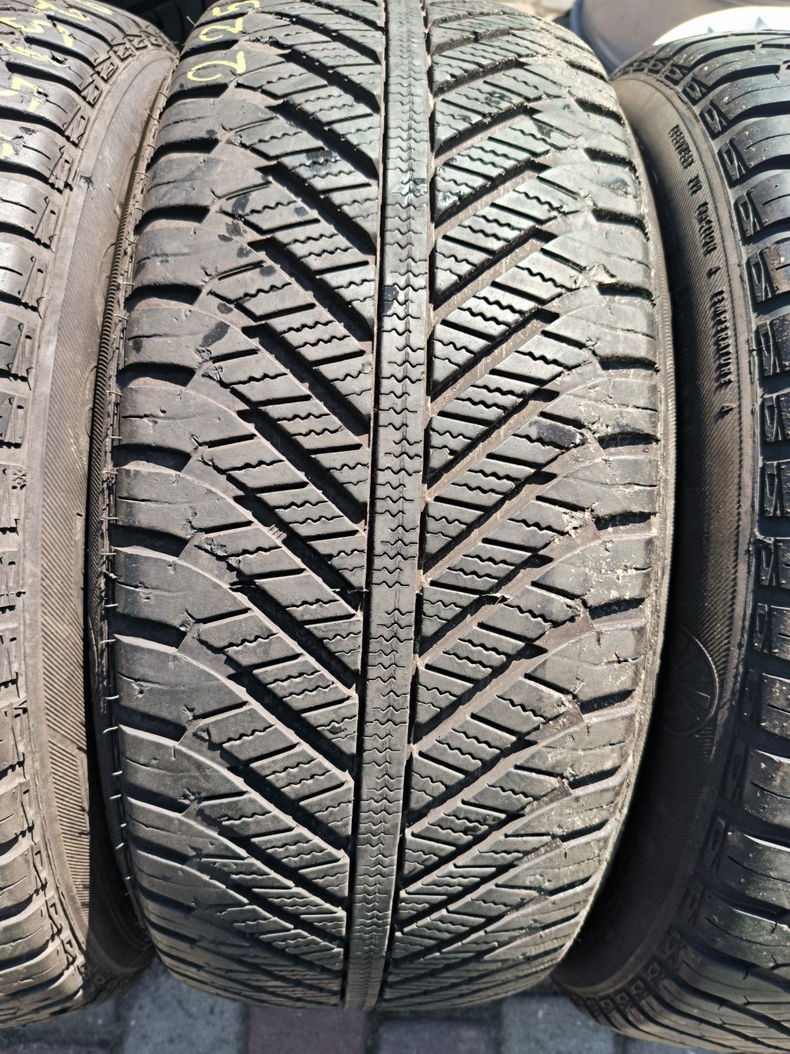 Opony całoroczne 17 Goodyear Vector 4Seasons 225/55 17