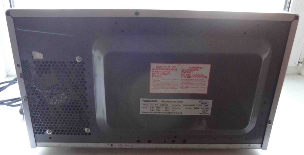 Микроволновая печь Panasonic NN-GD376S рабочая