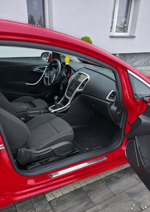Opel Astra GTC  *LED *BiXENON*Nawigacja* 2013r.  2.0 CDTI 165KM. Cosmo