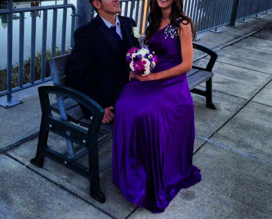 Сукня вечірня атласна