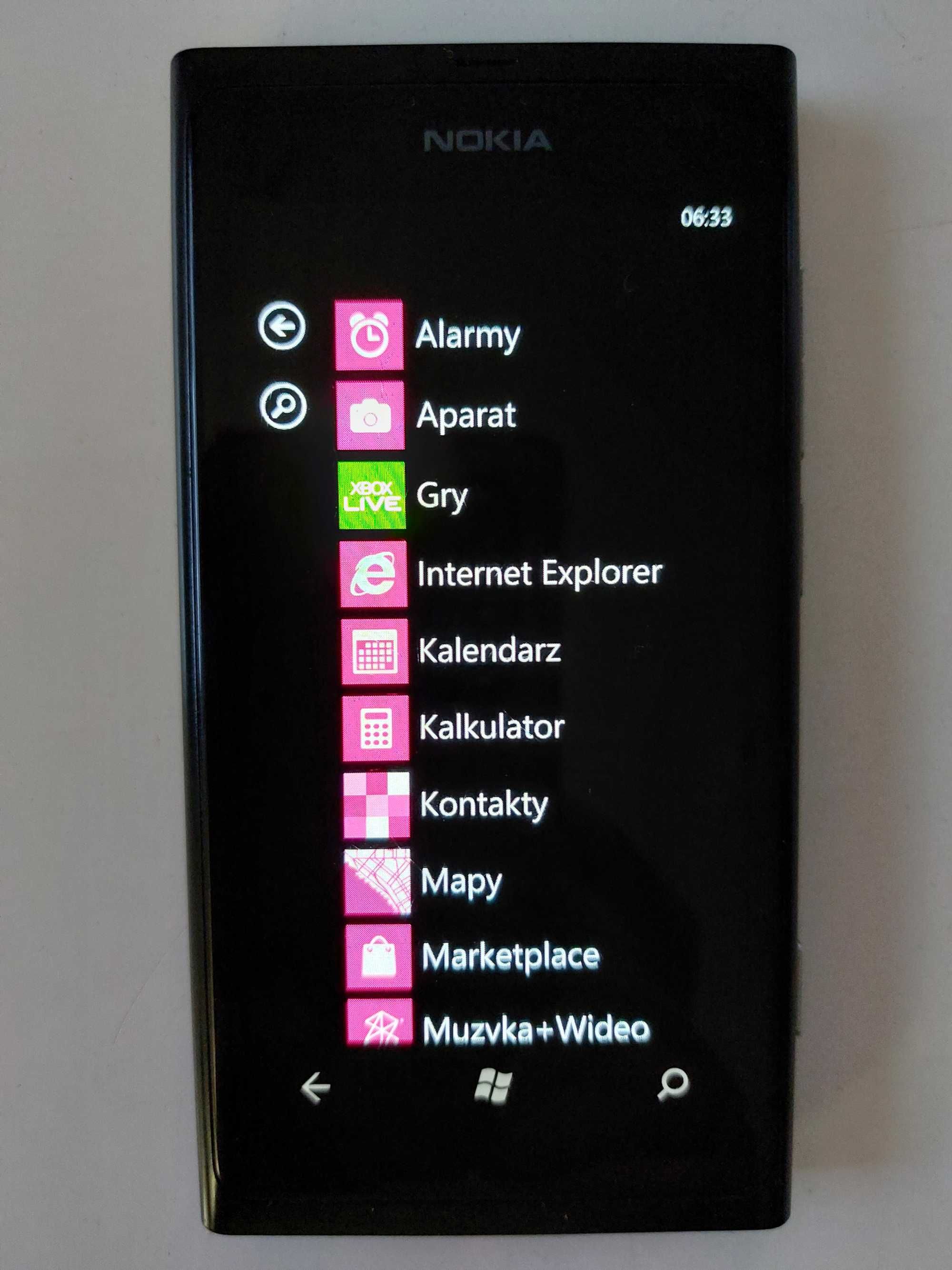 NOKIA Lumia 800.