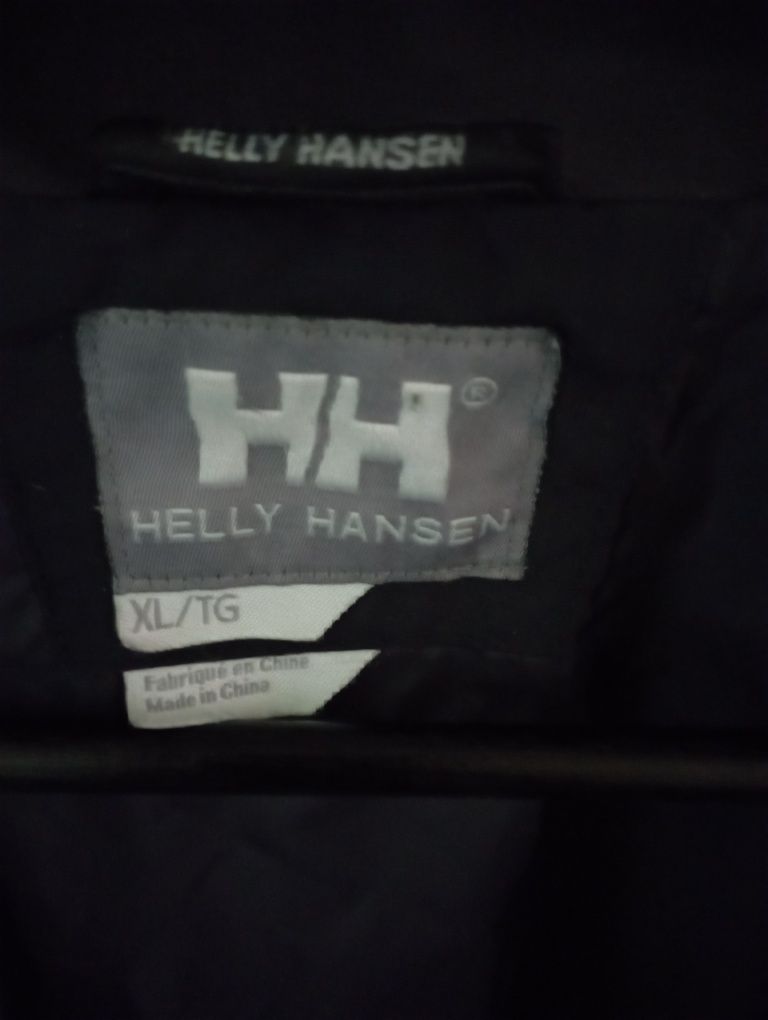 Чоловіча куртка фірми HELLY HANSEN