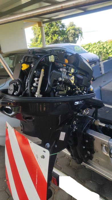 Barco Whaly 370 com motor Tohatsu