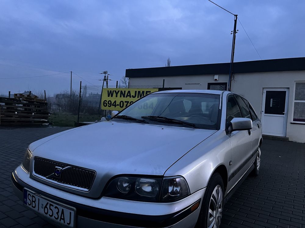 Sprzedam Volvo V-40  Z silnika 1.9 rok 2004 Alcantara