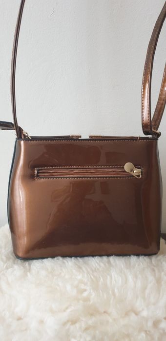 Torebka damska na ramię koloru brązowego