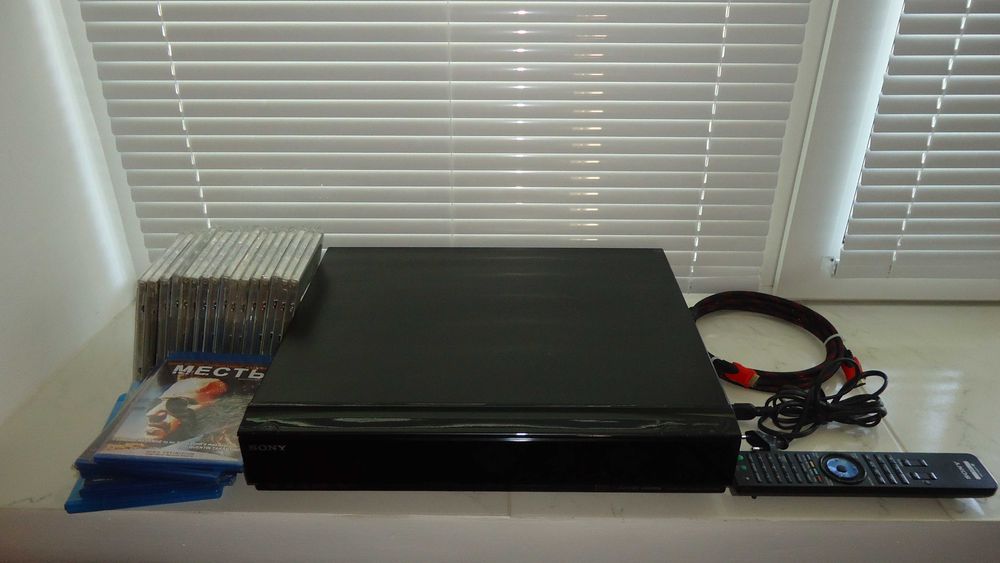Blu-Ray проигрыватель Sony BDP-S500 + Blu-Ray диски